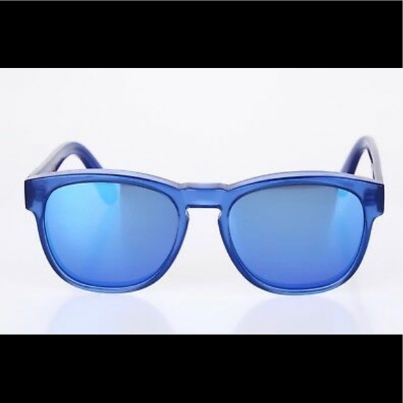 WILDFOX BLUE MIRROR SUNGLASSES - Picture 6 of 6